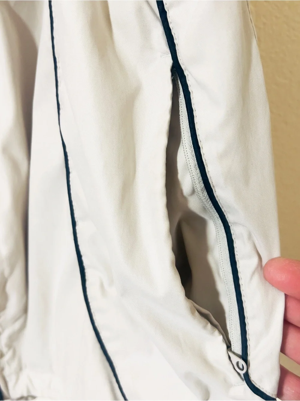 Y2K IZOD XFG Men’s Cream Vest with Black Piping Size XL